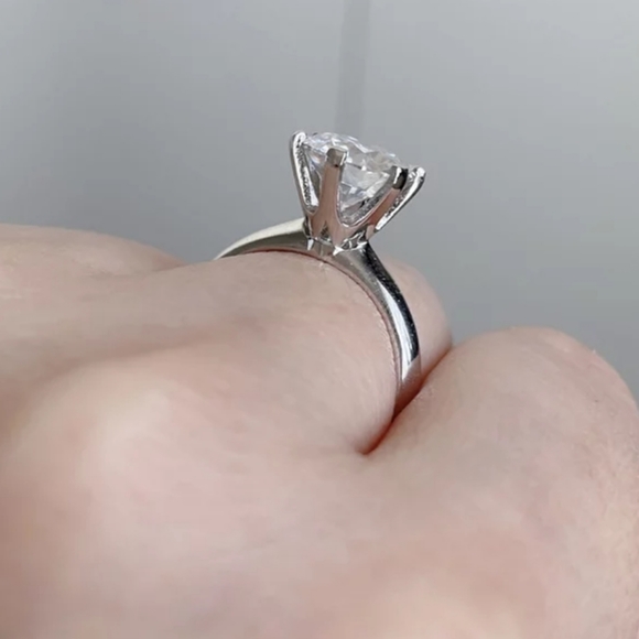 2 TCW GENIUNE D  BRILLIANT WHITE MOISSANITE - Picture 3 of 10